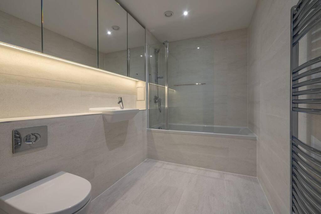 Апартаменты Luxurious & Modern Townhouse In Hammersmith Лондон Экстерьер фото